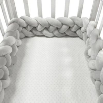Tour de lit bebe doux dans berceau CozyKnot Gris