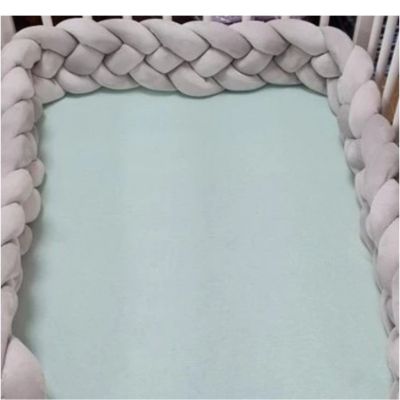 Tour de lit bebe moelleux dans berceau CozyKnot Gris