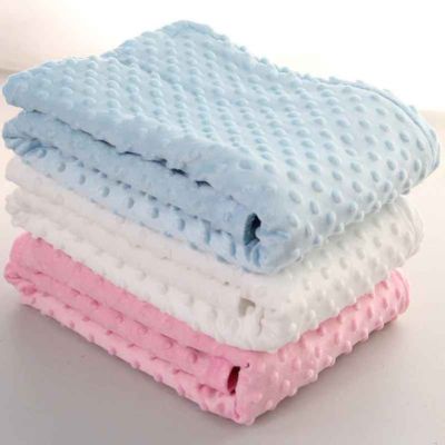 Couverture bébé douce bleue blanche rose relief Cocodoux