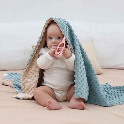 Couverture bébé douce confortable sur bébé assit Douillette