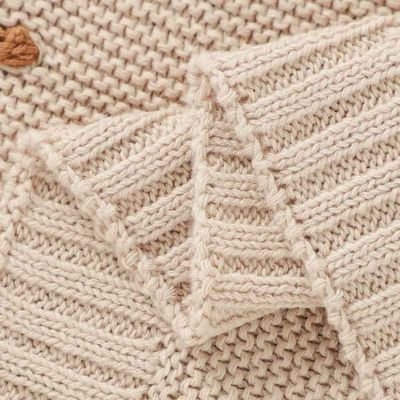 Couverture bébé douce détail finition Nid Tricoté
