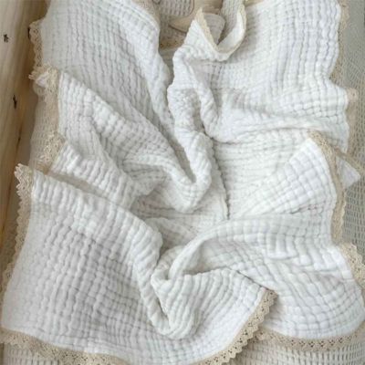 Couverture bébé douce mousseline planche sur lit Dentelle d'Éveil