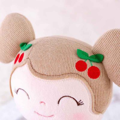 Doudou bébé fille douce détail La Poupée Cerise