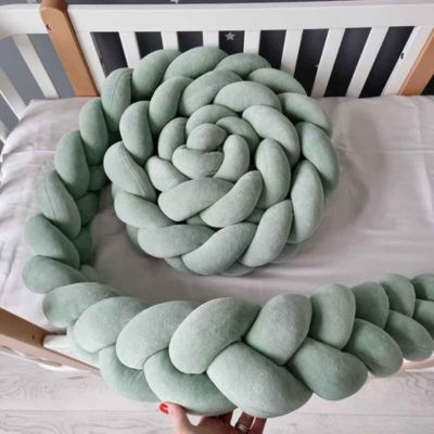 Tresse de lit bébé douce rassurante dans le berceau doudélia