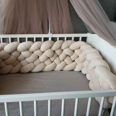 Tresse de lit douce confortable beige dans le berceau Cocoon Max