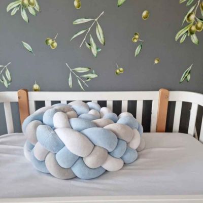 Tresse de lit douce dans un berceau nidtressé